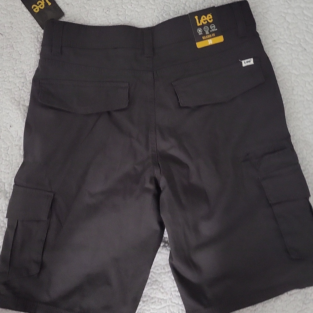 Lee Men's Dark Cargo Shorts - Picture 4 of 5
